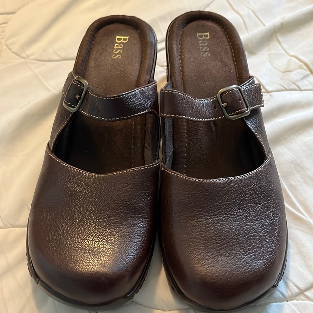 Ladies Bass slip ons.